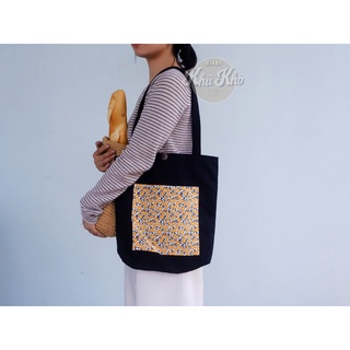 Túi tote handmade mix hoa nhí ảnh tụi mình tự chụp