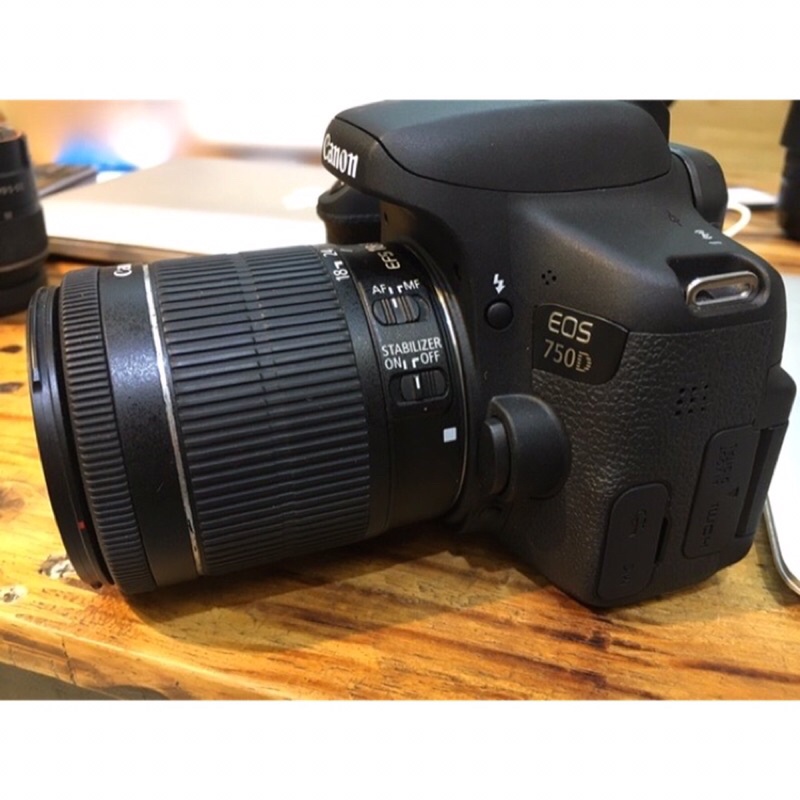 Máy chụp ảnh Canon 750D