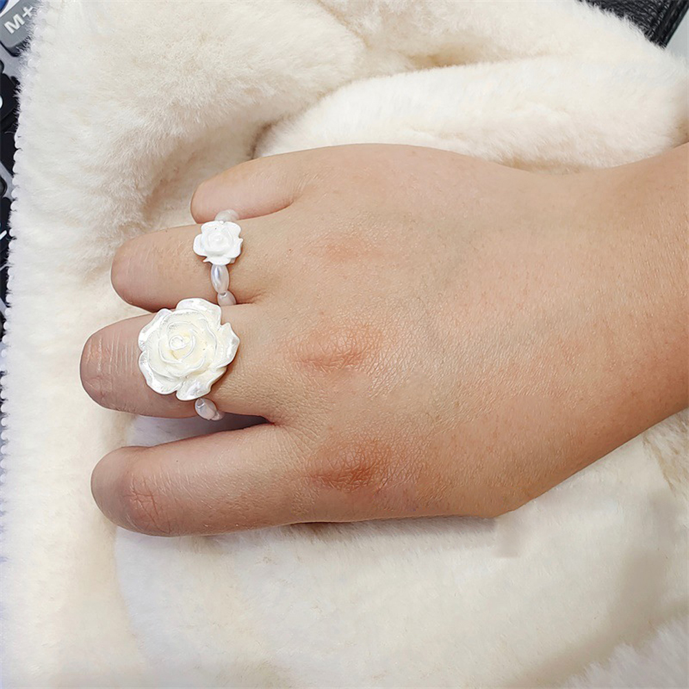Nhẫn Mặt Hình Hoa Hồng Đính Ngọc Trai Giả Thời Trang Cho Nữ