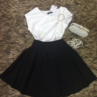 Sét áo + chân váy lệch vai