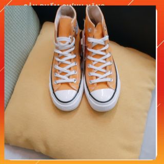Giày cv màu vàng ảnh shop tự chụp