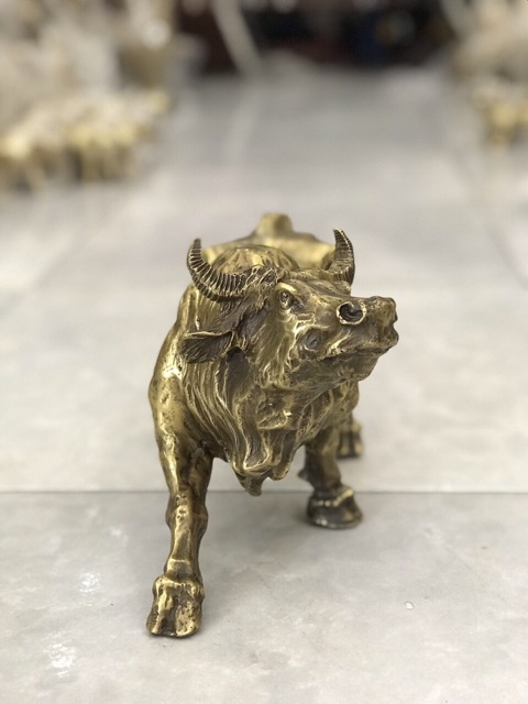 Tượng Trâu đứng bước chân