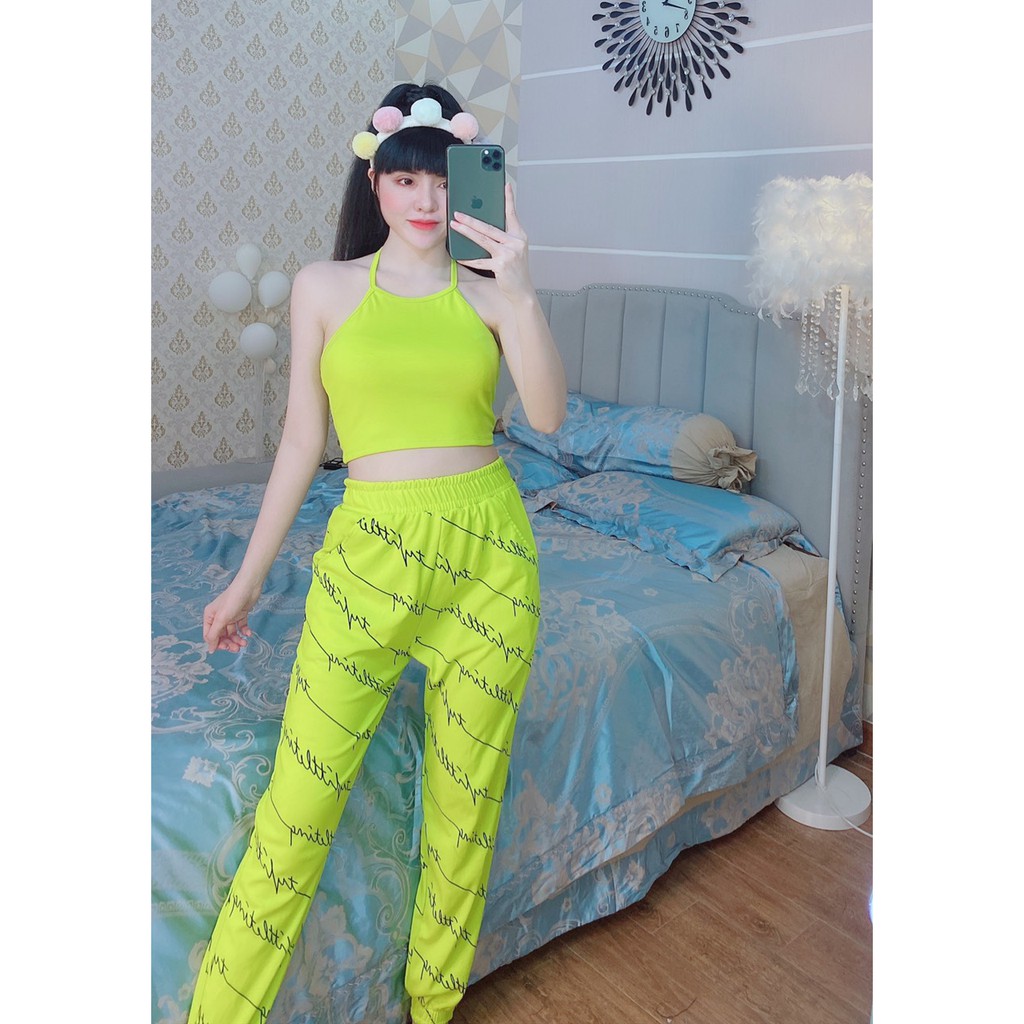 set xinh gồm áo yếm croptop quần thể thao in chữ nhí siêu xinh cool ngầu