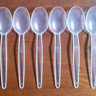 Thìa nhựa cứng dùng 1 lần đủ 100 cái ( loại đẹp UKP )