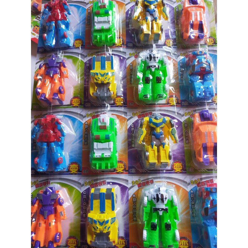 Vỉ 16 con xe đồ chơi siêu nhân biến hình có 2 loại