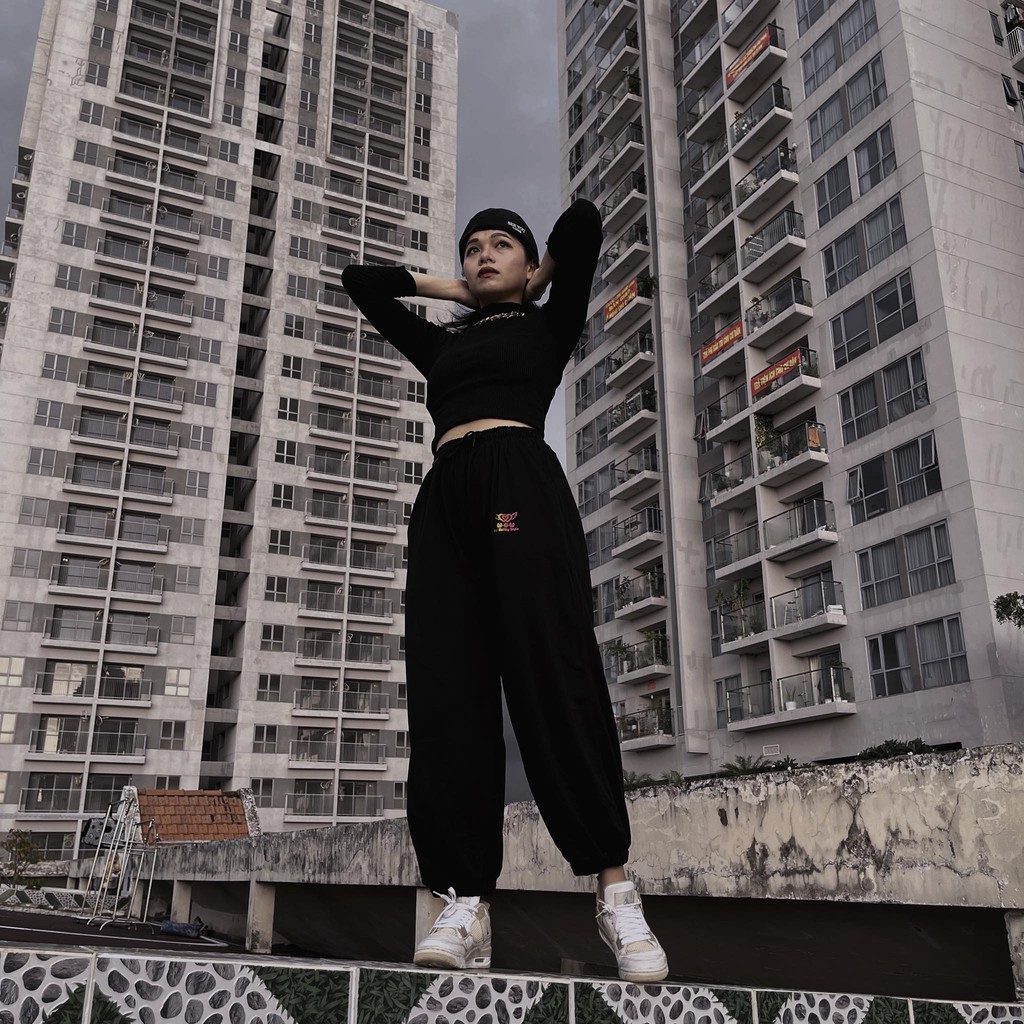 SET ÁO CROPTOP TAY DÀI+ QUẦN DÀI ĐEN BASIC