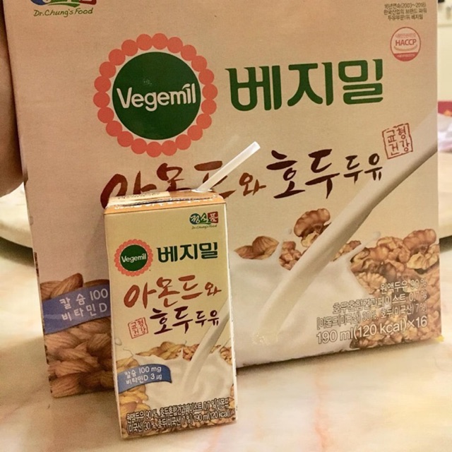 Sữa hạt óc chó hạnh nhân