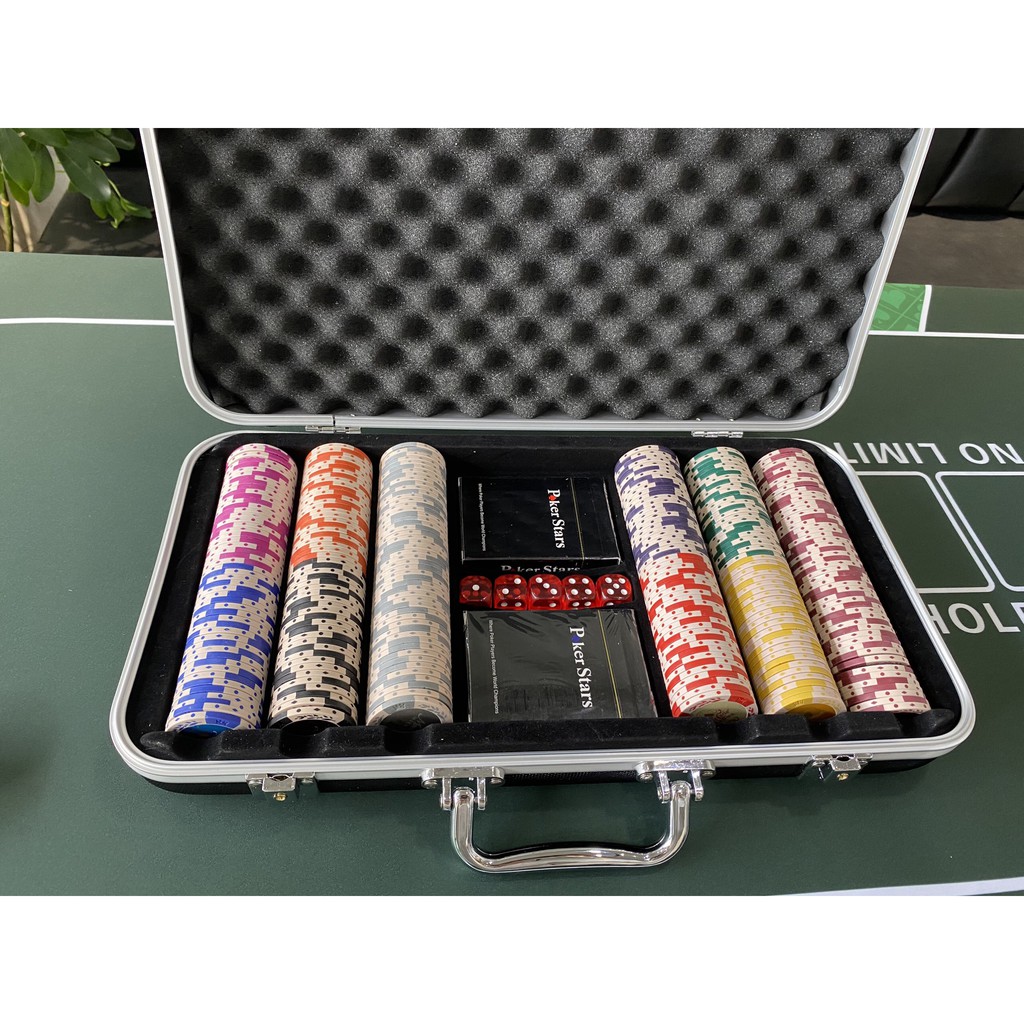 Vali 300 Chip Clays cao cấp Monte Carlo (Có bao Gồm Thảm nhỏ) dành cho Poker và các bộ môn khác.