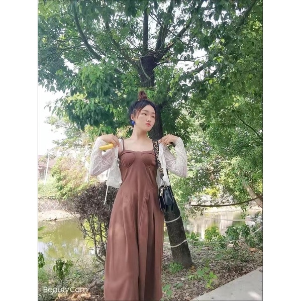Set váy 2 dây nâu xoè cup ngực dáng dài và áo khoác trắng mỏng croptop