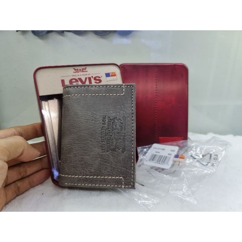 Ví da nam gập 3 Levi's chính hãng Mỹ (Hàng trưng bày store, lỗi nhẹ)
