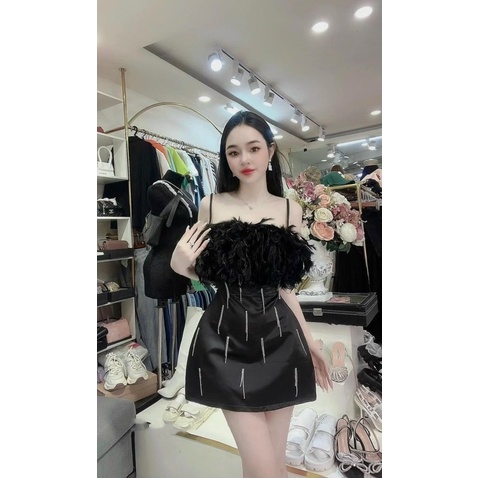 Đầm 2 dây cúp ngực lông vũ đính dây đá