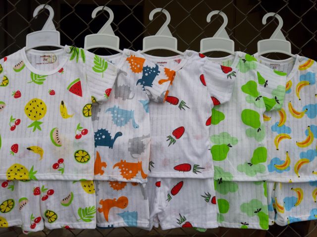 Combo 5 bộ cotton giấy cộc tay cúc vai size 4-15kg.