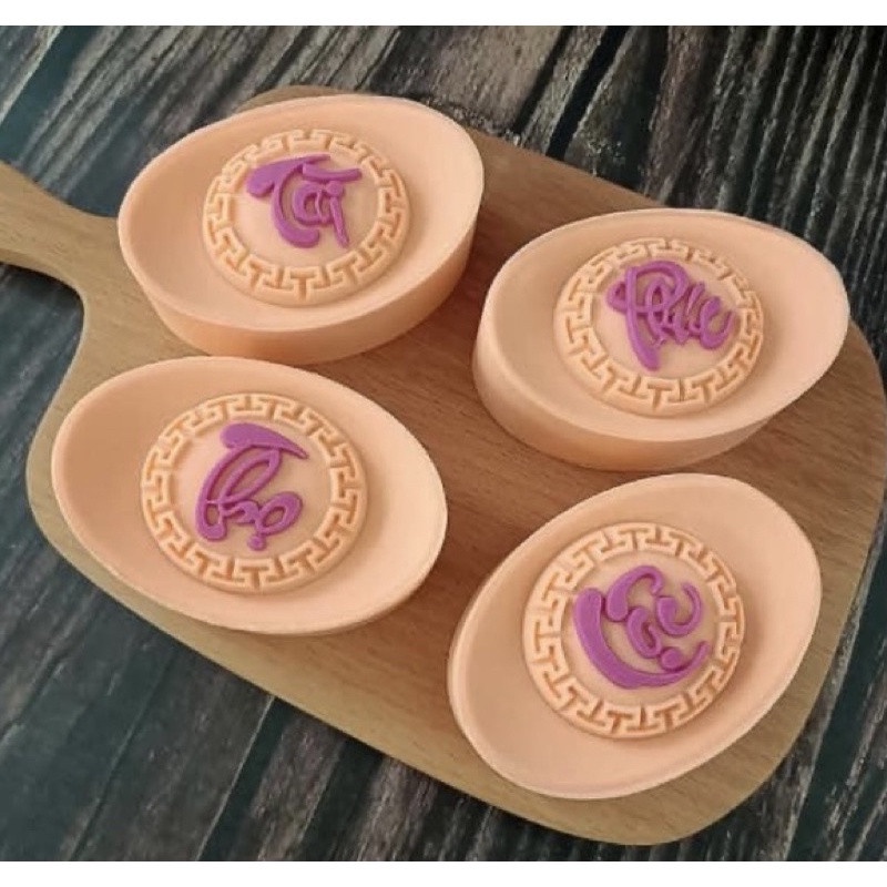 Khuôn trung thỏi vàng 4 mặt 50g