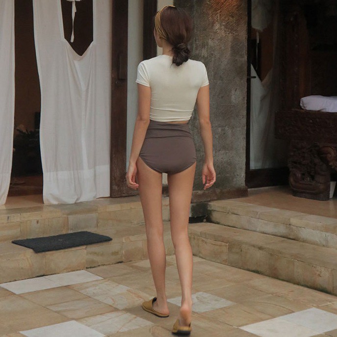 Bộ đồ bơi đi tắm biển set 2 mảnh áo trắng sữa và quần nâu 2234 | BigBuy360 - bigbuy360.vn