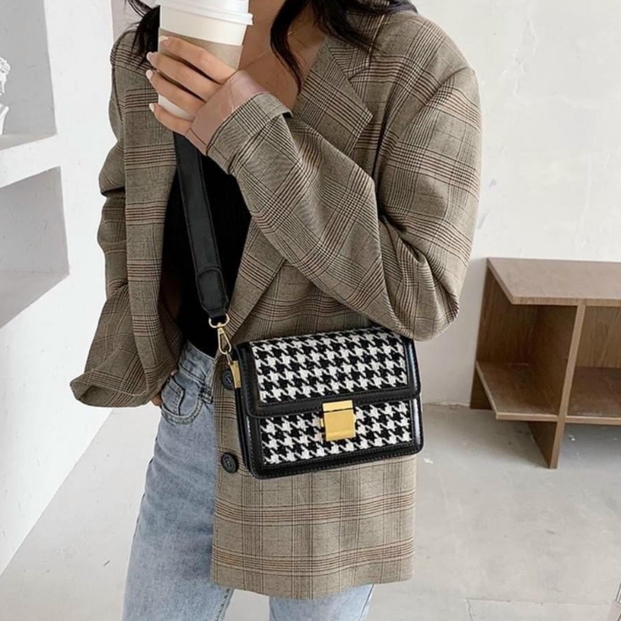 Túi xách nữ, Túi đeo chéo nữ da mềm dáng vuông phối vải vân ziczac đi chơi cao cấp PK 375