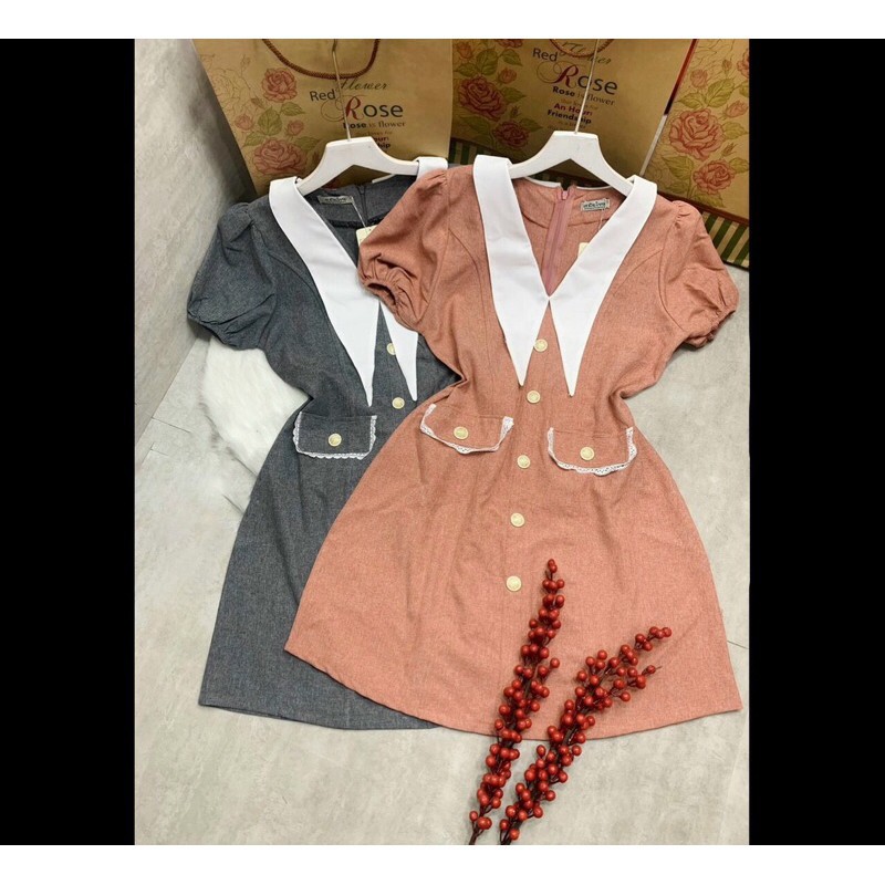 ĐẦM XOÈ CỔ NHỌN PHỐI NÚT TM