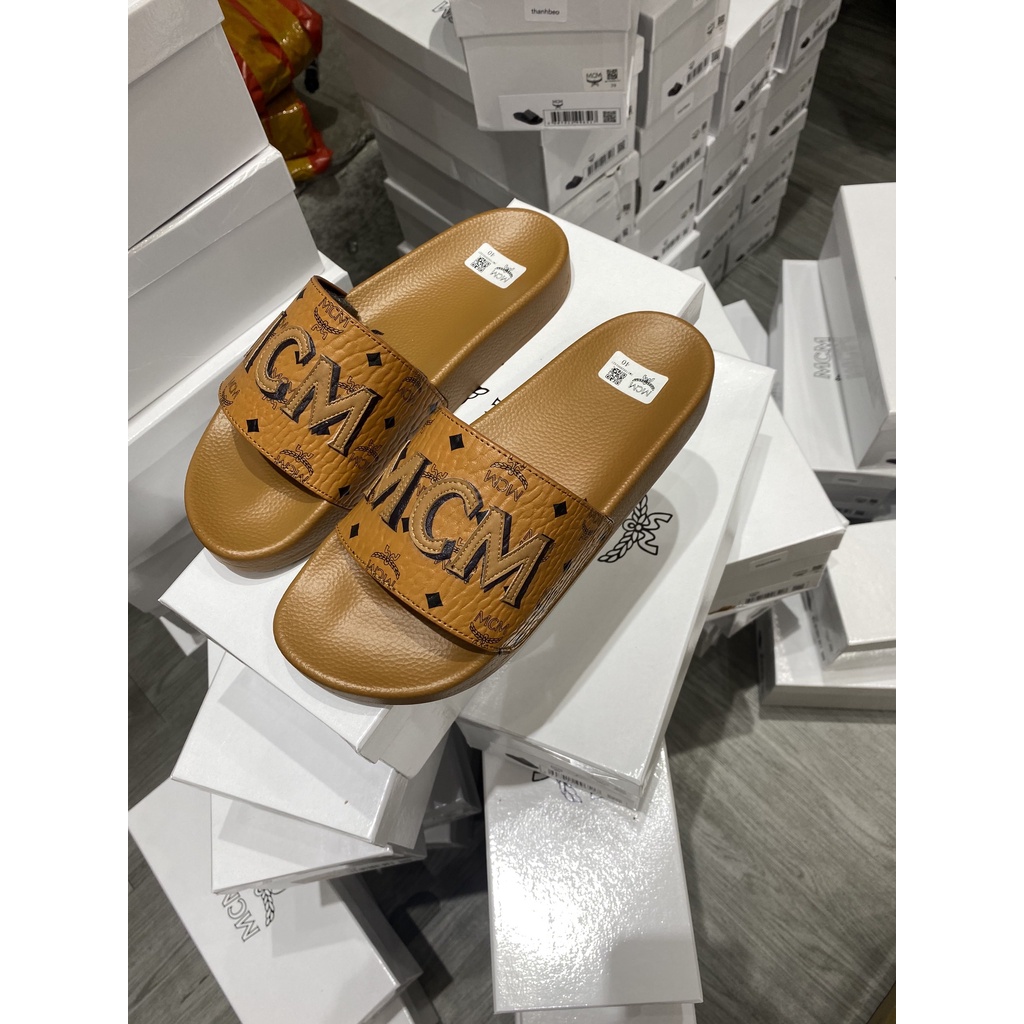 Dép lê quai ngang MCM logo thêu da
