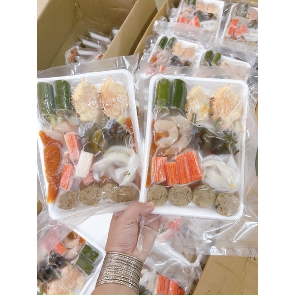 Set lẩu hải sản kèm nước cốt lẩu