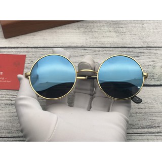 Kính râm cận thầy bói