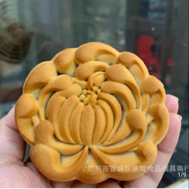 Khuôn trung thu 1 mặt hoa cúc 75gr - 150gr