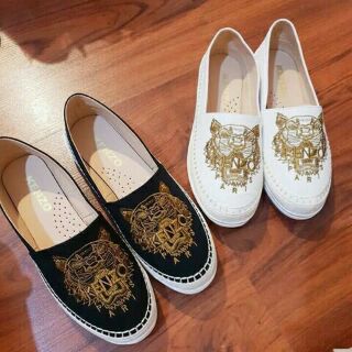 Giày slip on thêu