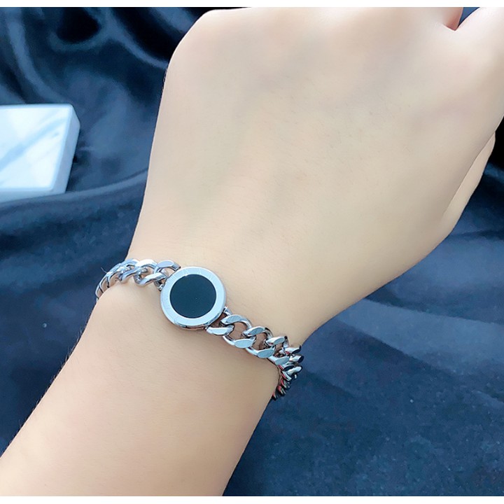 Lắc tay nữ titan kiểu xích số la mã màu trắng đẹp, không đen - Phong cách hiphop trẻ trung