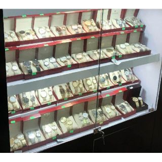 Kệ trưng bày đồng hồ,  kính mắt, kệ trưng bày sản phẩm 2 tầng( để trên kệ và tủ kính)