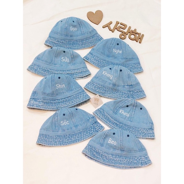 Mũ bucket denim thêu tên cho mẹ và bé