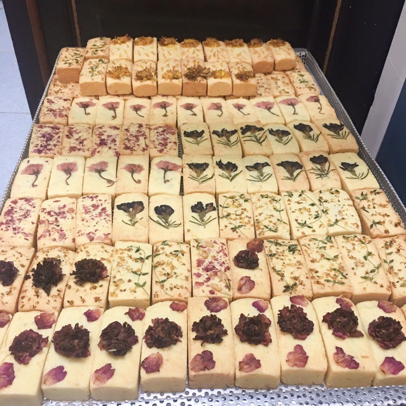 [Quà Biếu Lễ Tết] Bánh Dứa Đài Loan Hoa Trà ( size to 50g) | BigBuy360 - bigbuy360.vn