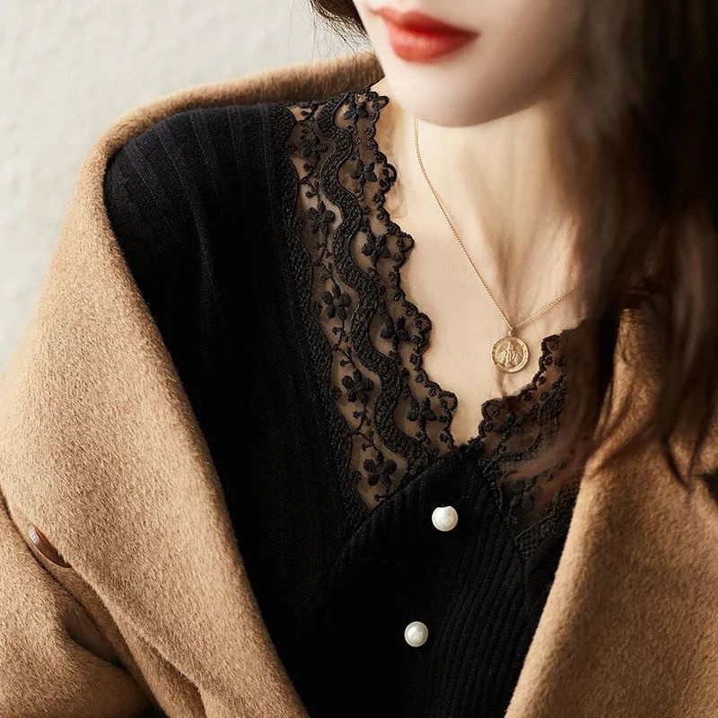 Áo Sweater Tay Dài Cổ Chữ V Phối Ren Hoa Thiết Kế Dáng Rộng Thoải Mái