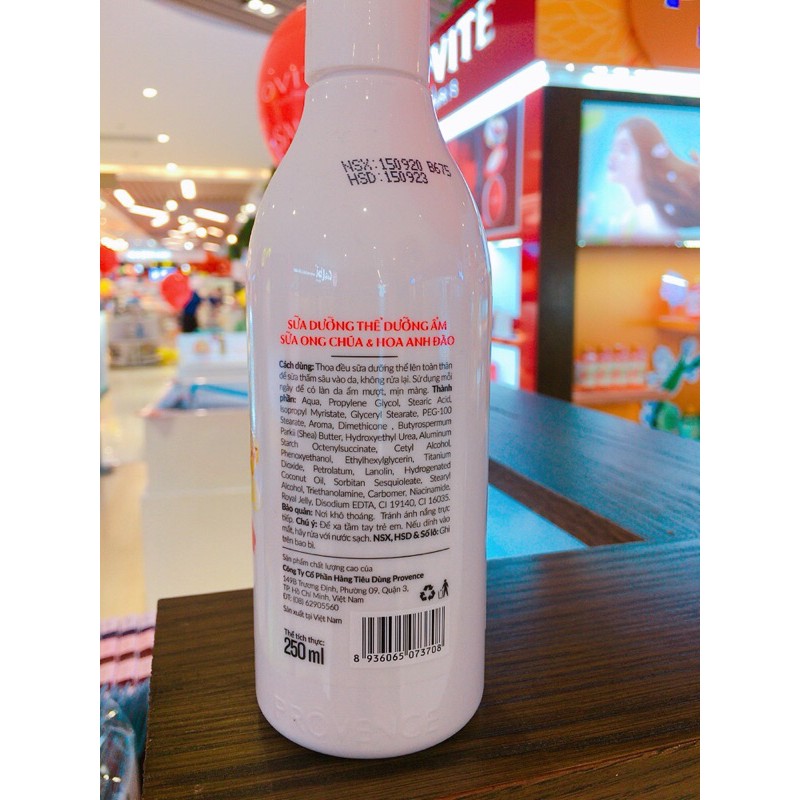 Sữa dưỡng thể Purité Dưỡng Ẩm Sữa Ong Chúa &amp; Hoa Anh Đào 250ml( New chất bên trong màu trắng sữa )