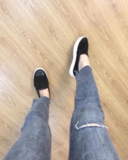 Giày lười thể thao màu đen
