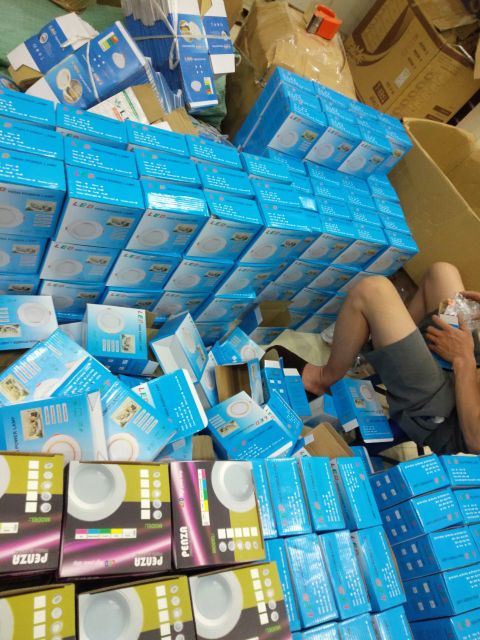 Đèn âm trần 7w- 9w 3 chế độ ánh sáng, chất liệu chống ăn mòn
