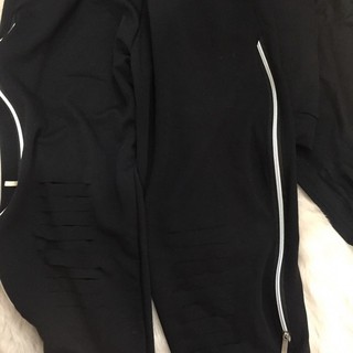 SET ÁO CROPTOP VÀ QUẦN RÁCH