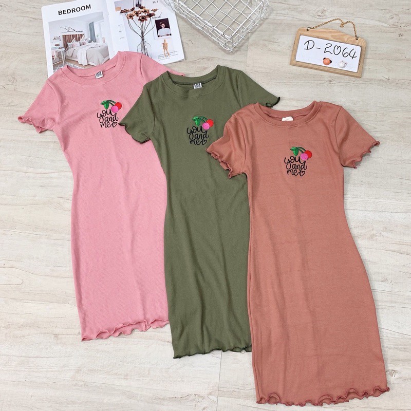 Đầm thun ôm body thêu hình