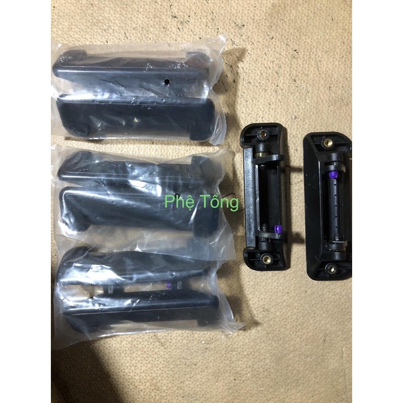 Tay mở ngoài cửa lùa Suzuki 7 chỗ .