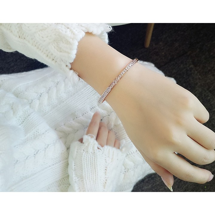 Vòng tay nữ titan cao cấp  đính 1 hàng đá siêu đẹp, bền màu, hợp thời trang