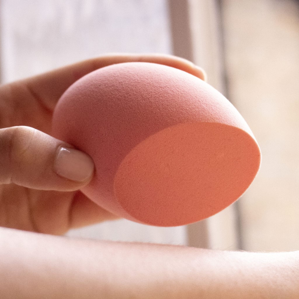 Mút Tán Kem Nền &amp; Phấn Phủ Cho Cổ + Body Real Techniques Miracle Sponge