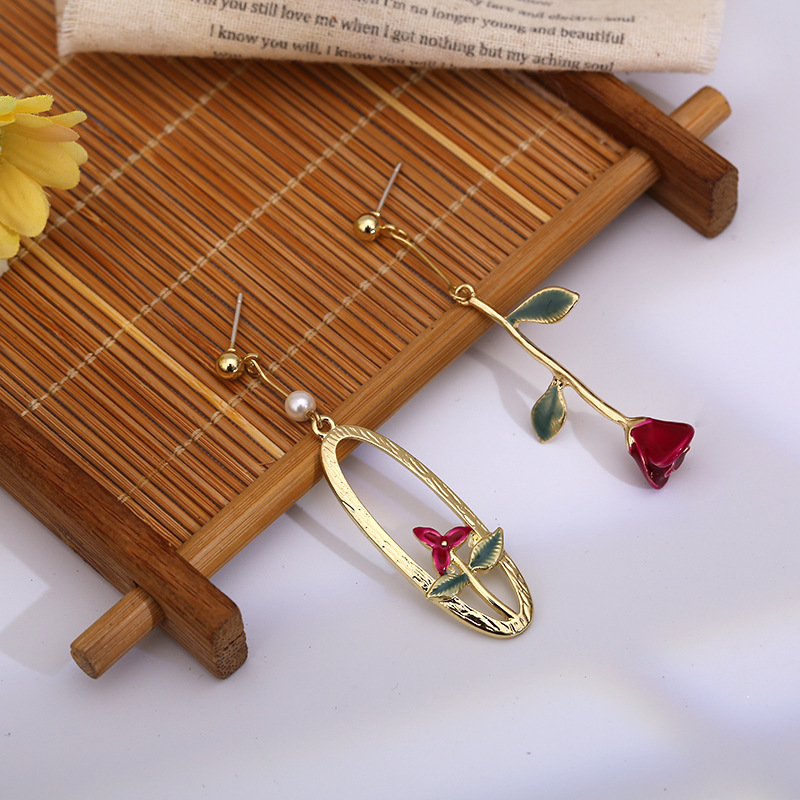 Khuyên tai dáng dài hình hoa hồng đính ngọc trai giả thời trang vintage cho nữ