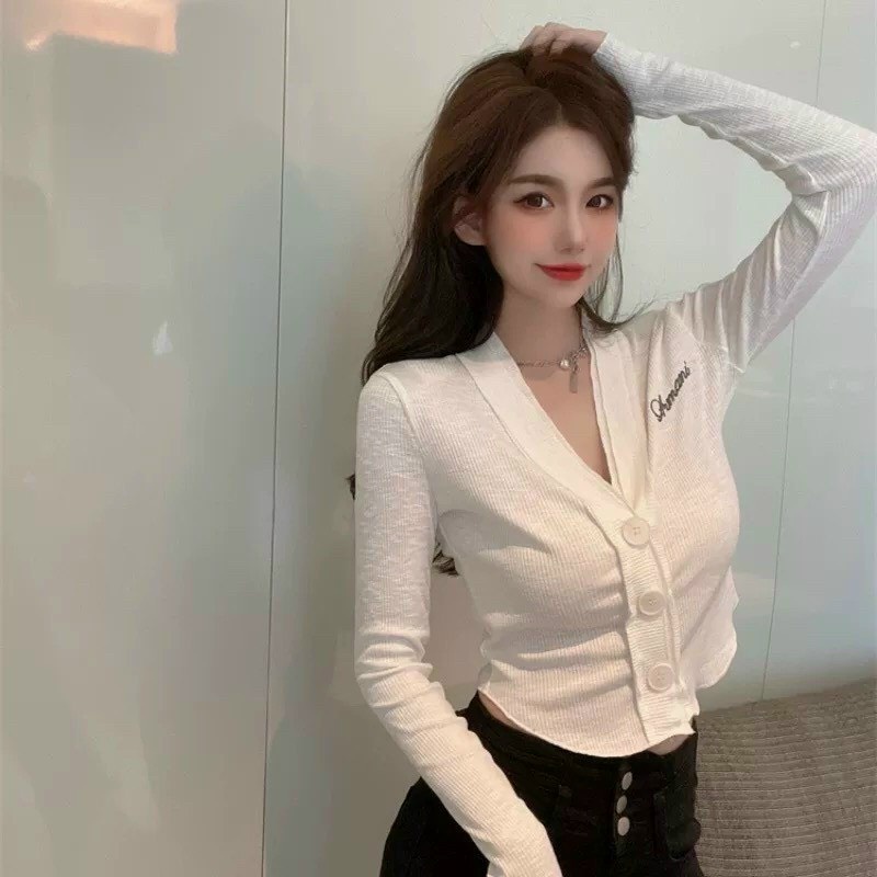 ÁO CROPTOP KIỂU LỬNG NỮ CỔ V TAY DÀI CÀI NÚT CHỮ NGỰC PHỐI VIỀN RĂNG CƯA MÀU TRẮNG MÀU ĐEN CO GIÃN THOẢI MÁI HADI