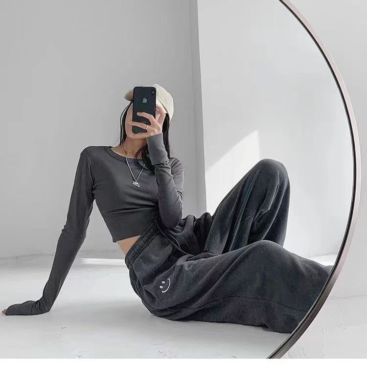 Quần Thể Thao Lưng Cao Dáng Rộng Thêu Hình Mặt Cười Phối Dây Rút Thời Trang Xuân Hè Mới Cho Nữ | BigBuy360 - bigbuy360.vn