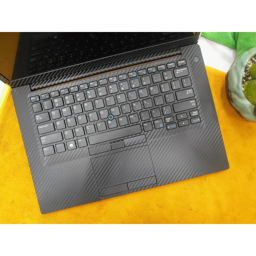 Decal Skin dán Laptop vân Carbon đã cắt sẵn chi tiết chính xác cho từng máy