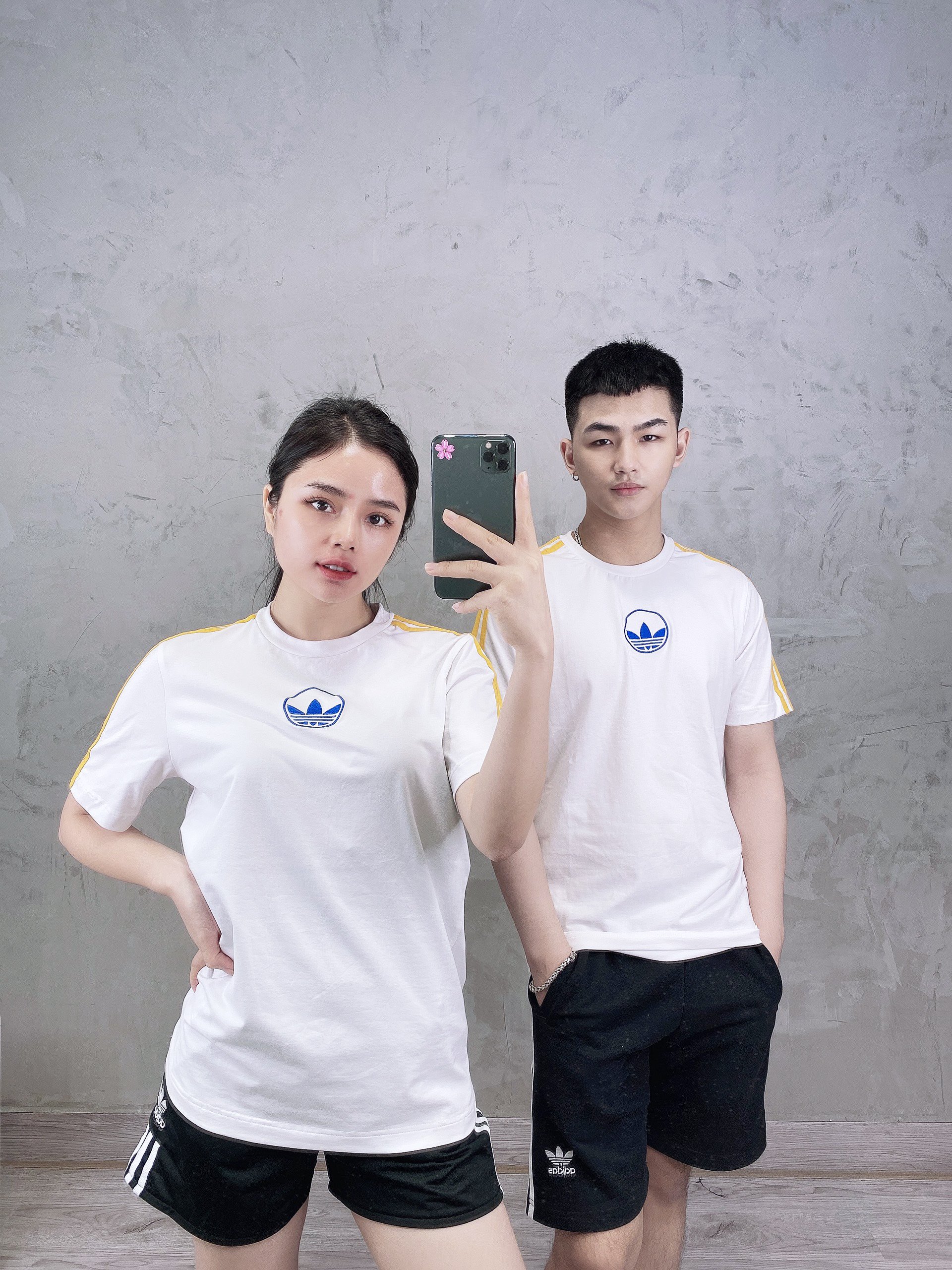 (HÀNG XUẤT XỊN) Áo das trắng 3 sọc vàng 1711 3-Stripes Circle Trefoil tee in White  Made in Cambodia full tag code