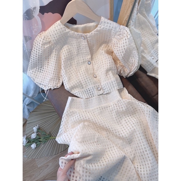 Set áo croptop kèm chân váy xoè xinh xắn MITRIE cổ tròn nút ngọc