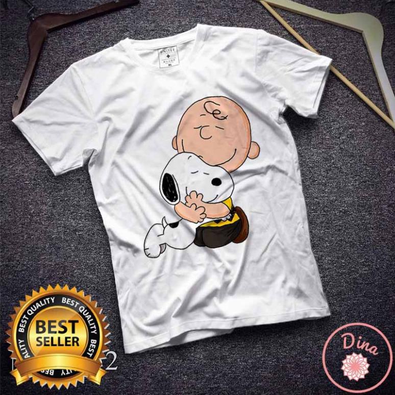 Áo thun Unisex Charlie Brown ôm Snoopy Cotton Thun - Dẽ Thương