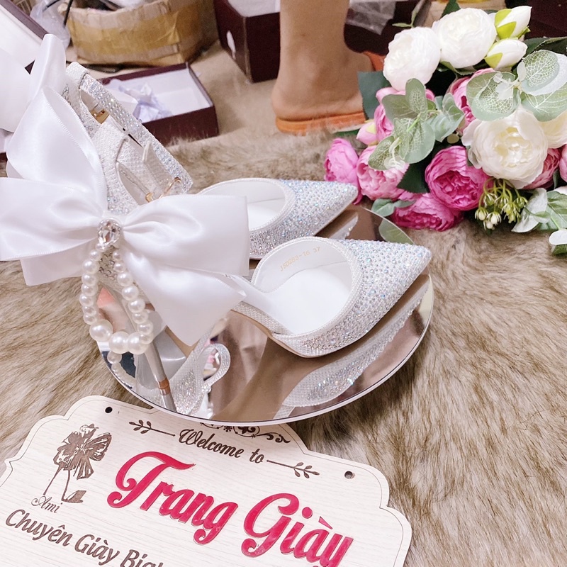 GIÀY CƯỚI CÓ QUAI NƠ NGỌC THẢ ĐÍNH ĐÁ CÓ SẴN