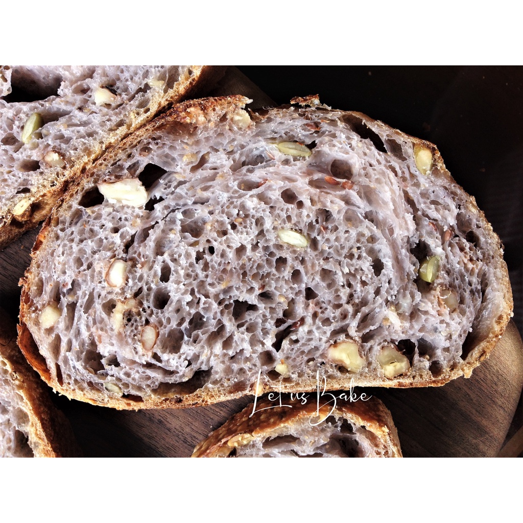 Walnut Flax Pumpkin seed Sourdough Bread 400g Bánh Mì Men Tự Nhiên óc chó, lanh bí