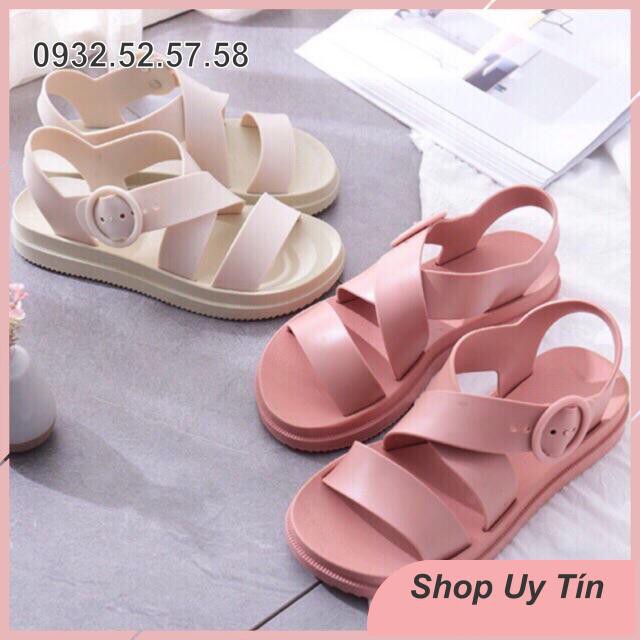 Sandal nhựa dẻo