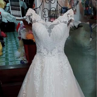 Váy cưới thanh lý...pé heo