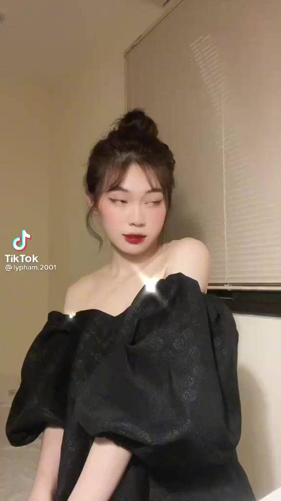 Áo trễ vai babydoll phối lưới vân hoa hồng đen 3 lớp vải tingoan ROSIE ANGLES TOP/BL | BigBuy360 - bigbuy360.vn